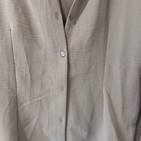 Long sleeve tan button up shirt, size medium - Picture 8 of 8